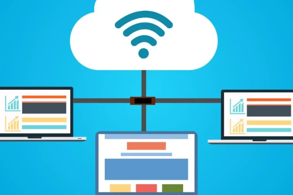 Drei Endger&auml;te verbunden mit einer Wolke | SPIRIT/21